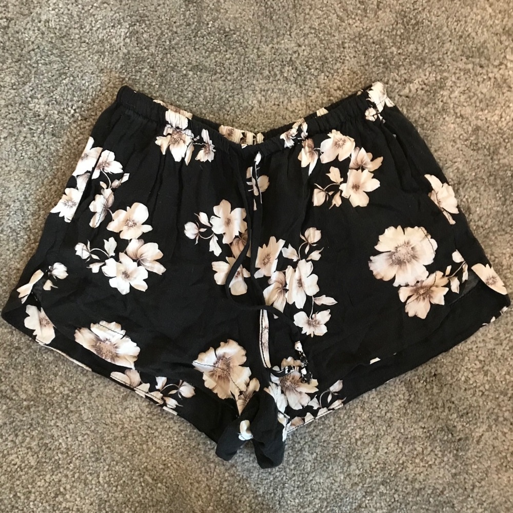 Black brandy flower shorts